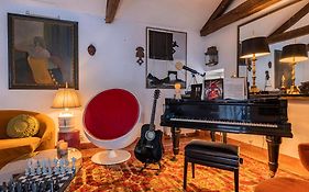 Giant Room In Sintra Center Inside 17Th Century Villa With Snooker And Patio
